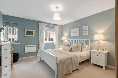 2 bedroom flat for sale, Schoolgate Drive, Morden SM4