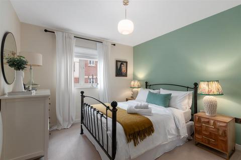 2 bedroom flat for sale, Schoolgate Drive, Morden SM4