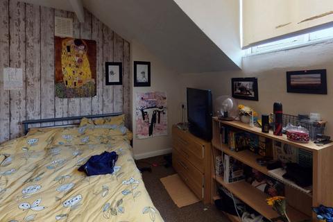 2 bedroom house to rent, Harold Place, Leeds LS6