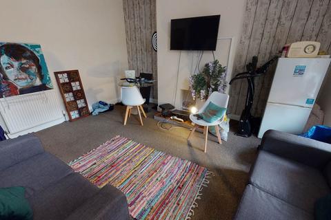 2 bedroom house to rent, Harold Place, Leeds LS6