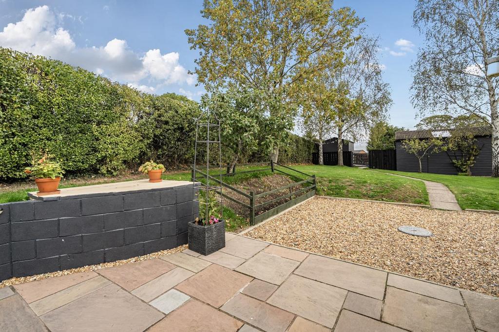 Patio and gravelled area.jpg