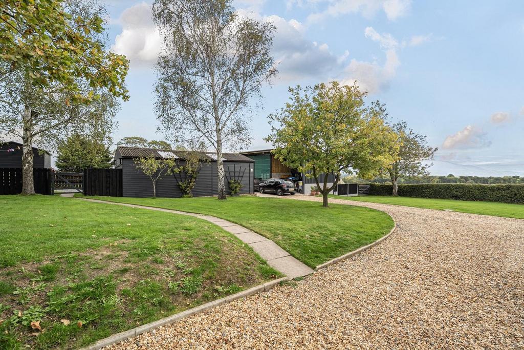 Path to outbuildings.jpg