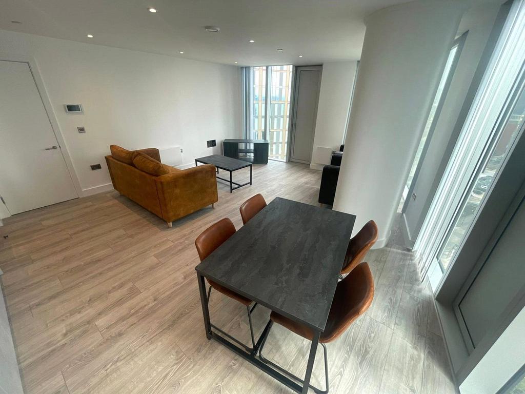Dining &amp; Lounge Area