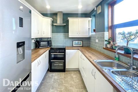 undefined, Maen Ganol, Treharris