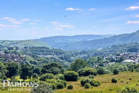 undefined, Maen Ganol, Treharris