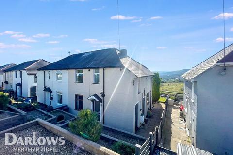 undefined, Maen Ganol, Treharris