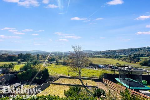 undefined, Maen Ganol, Treharris