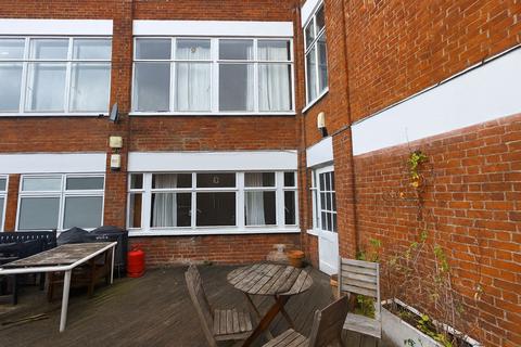 3 bedroom flat to rent, Laburnum Street, London, E2