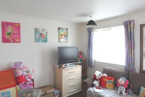 8 Nicholas Close, South Ockendon, RM15 6NJ