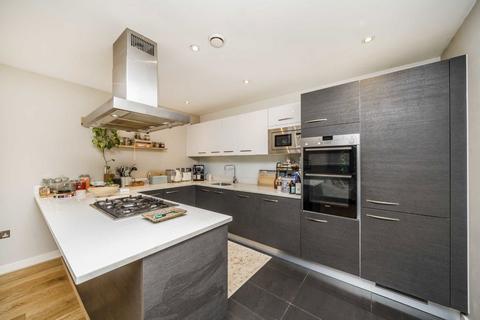2 bedroom flat for sale, Chiswick High Road, London W4