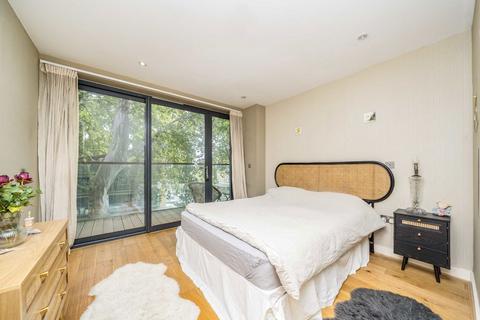 2 bedroom flat for sale, Chiswick High Road, London W4