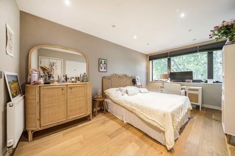 2 bedroom flat for sale, Chiswick High Road, London W4