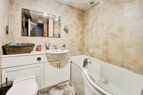 2 bedroom apartment for sale, River Meads, St Margarets