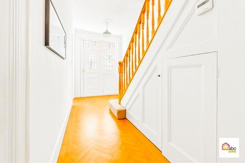 undefined, 16 Park View Gardens, Woodford Ave, Ilford , IG4 5NP, UK