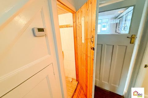 undefined, 16 Park View Gardens, Woodford Ave, Ilford , IG4 5NP, UK