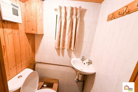 undefined, 16 Park View Gardens, Woodford Ave, Ilford , IG4 5NP, UK