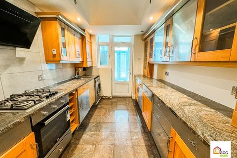 undefined, 16 Park View Gardens, Woodford Ave, Ilford , IG4 5NP, UK