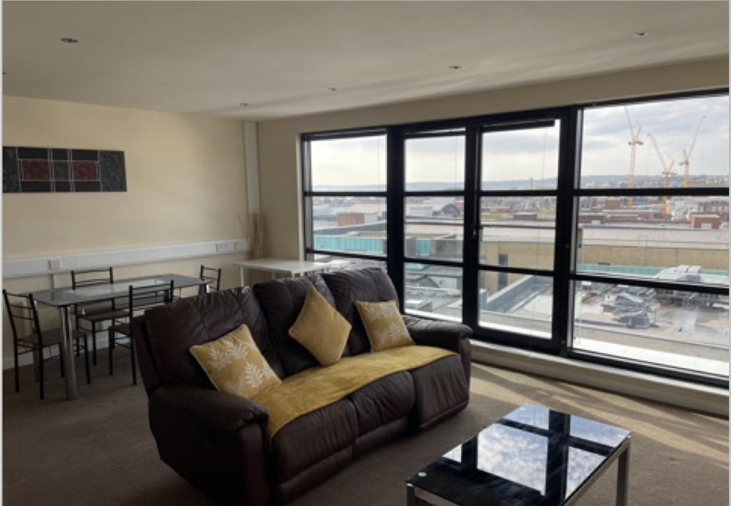 2 bed flat to rent Castle Street, Swansea SA1