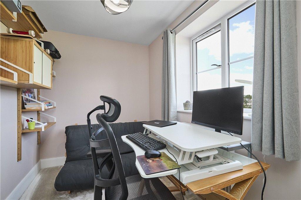 Bedroom/Office