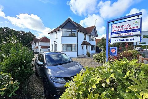 26 Sandbanks Road, Poole Park, Poole, BH14