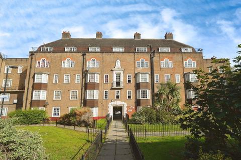 undefined, Albion Avenue, London SW8