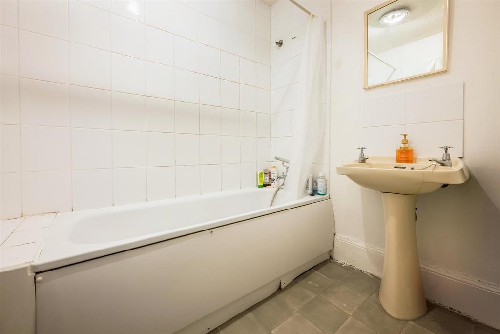 Flat 3, 16 Sillwood Road 11.jpg