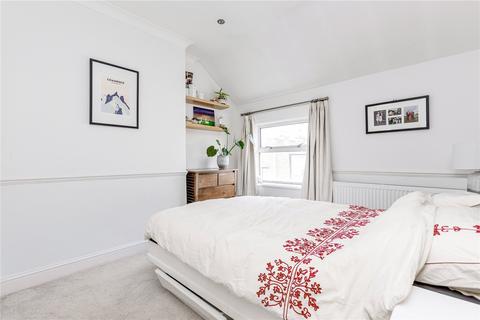 2 bedroom flat to rent, Elspeth Road, London