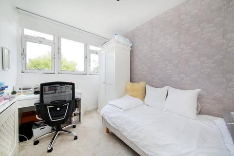 3 bedroom flat for sale, Maskelyne Close, Battersea, London