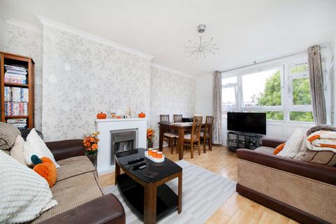 Maskelyne Close, Battersea, London