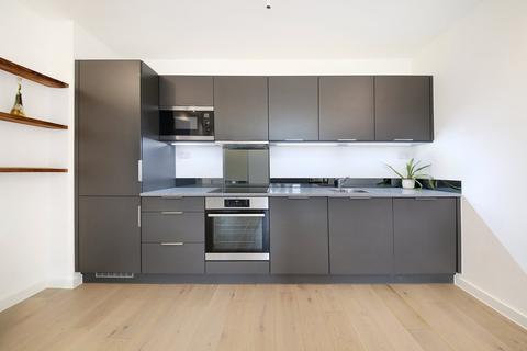 1 bedroom flat for sale, Chatfield Road, London