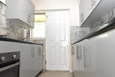 3 bedroom semi-detached house to rent, Wembley, HA0