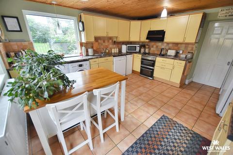 4 bedroom detached house for sale, Martletwy, Narberth