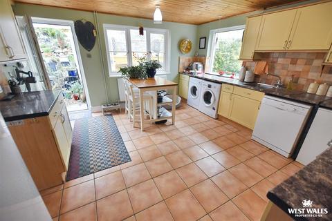 4 bedroom detached house for sale, Martletwy, Narberth