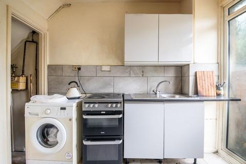 8 Elmer Road, London, SE6 2ER