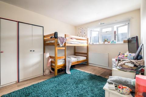 8 Elmer Road, London, SE6 2ER