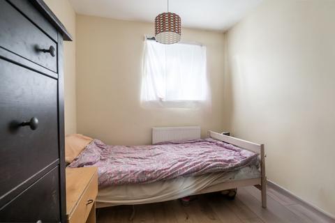 8 Elmer Road, London, SE6 2ER