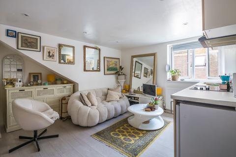 undefined, Flat B, 446 Streatham High Road, London
