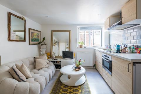 undefined, Flat B, 446 Streatham High Road, London