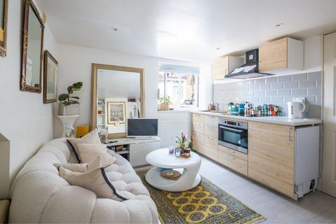 undefined, Flat B, 446 Streatham High Road, London