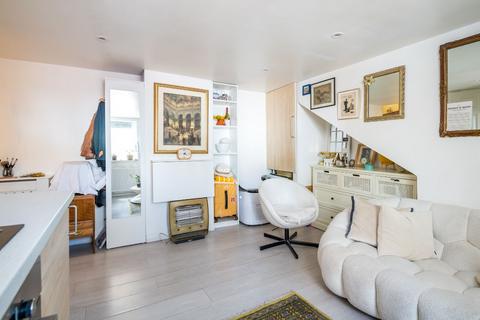 undefined, Flat B, 446 Streatham High Road, London
