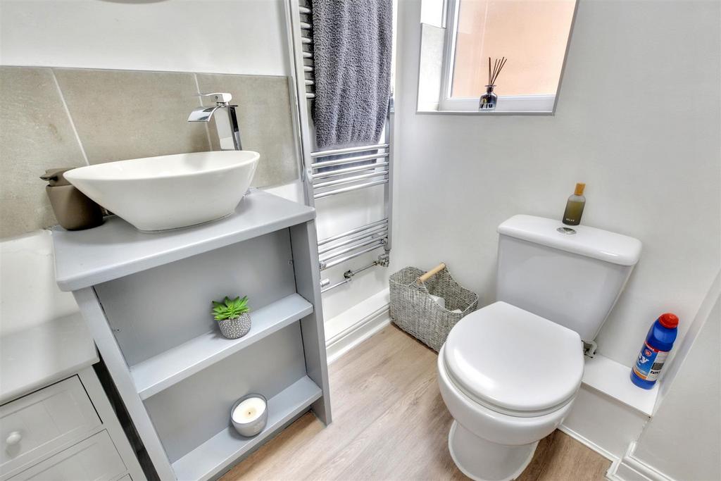 Bathroom 1.jpeg