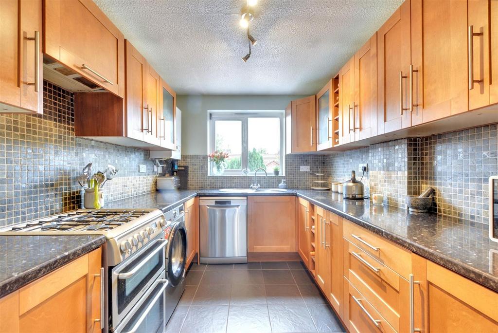 Kitchen 2.jpeg