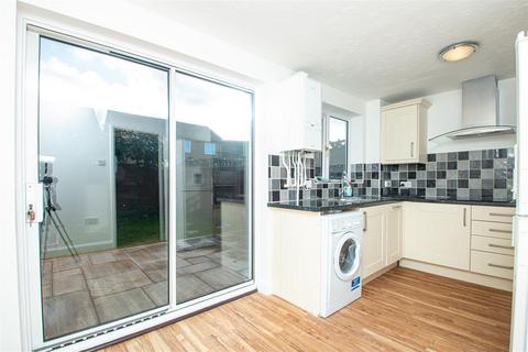2 bedroom terraced house to rent, Bantock Close, Brownswood