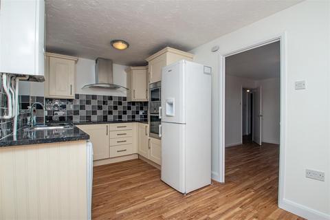2 bedroom terraced house to rent, Bantock Close, Brownswood