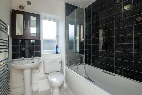 2 bedroom terraced house to rent, Bantock Close, Brownswood