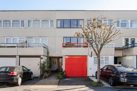32 Rawnsley Avenue, Mitcham, CR4 4BS
