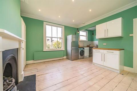 3 bedroom maisonette to rent, Cromwell Place, London SW14