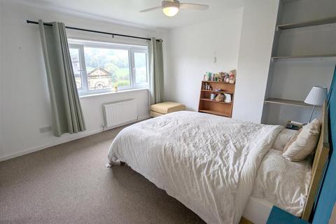 14 Cooperfields, Luddendenfoot, Halifax, HX2 6AT