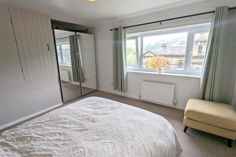 14 Cooperfields, Luddendenfoot, Halifax, HX2 6AT
