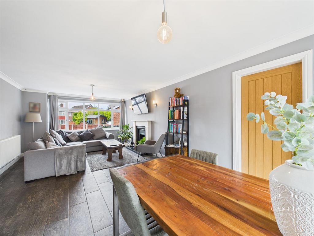 Lounge/dining room